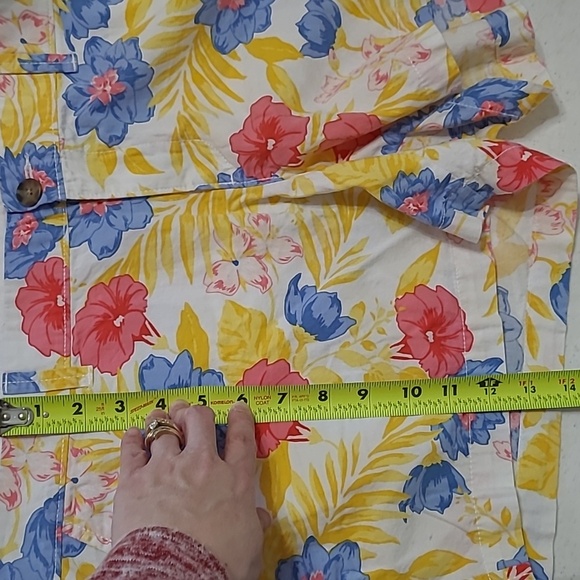 Old Navy colorful floral women's shorts size 14 - Picture 6 of 7